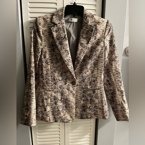 Size 4 python print blazer - Picture 1 of 3
